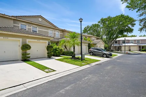 8658 S SOUTHGATE SHORES CIRCLE