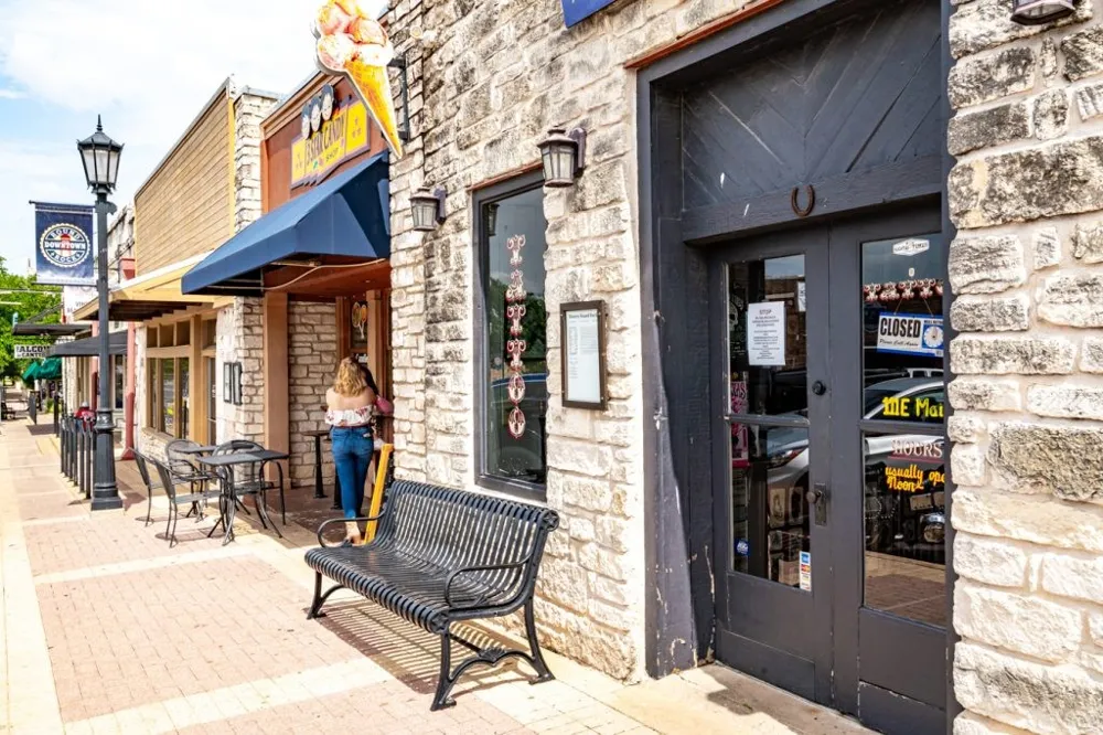 1305 E Main Street Round Rock, TX 78664