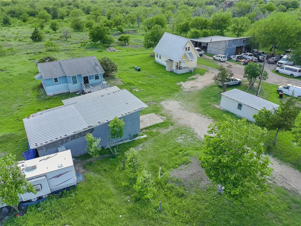 925 Longhollow Road Dale, TX 78616
