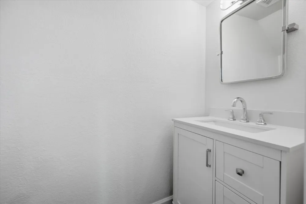 41 Abbey Road Euless, TX 76039