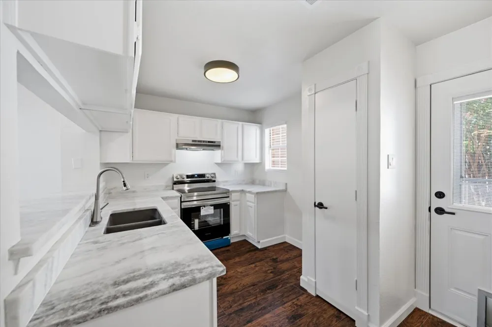 41 Abbey Road Euless, TX 76039