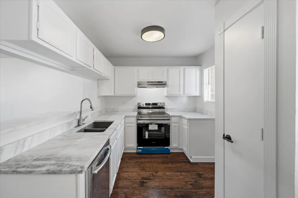 41 Abbey Road Euless, TX 76039