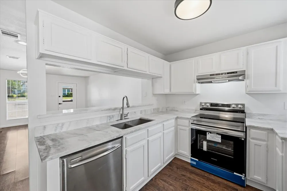 41 Abbey Road Euless, TX 76039