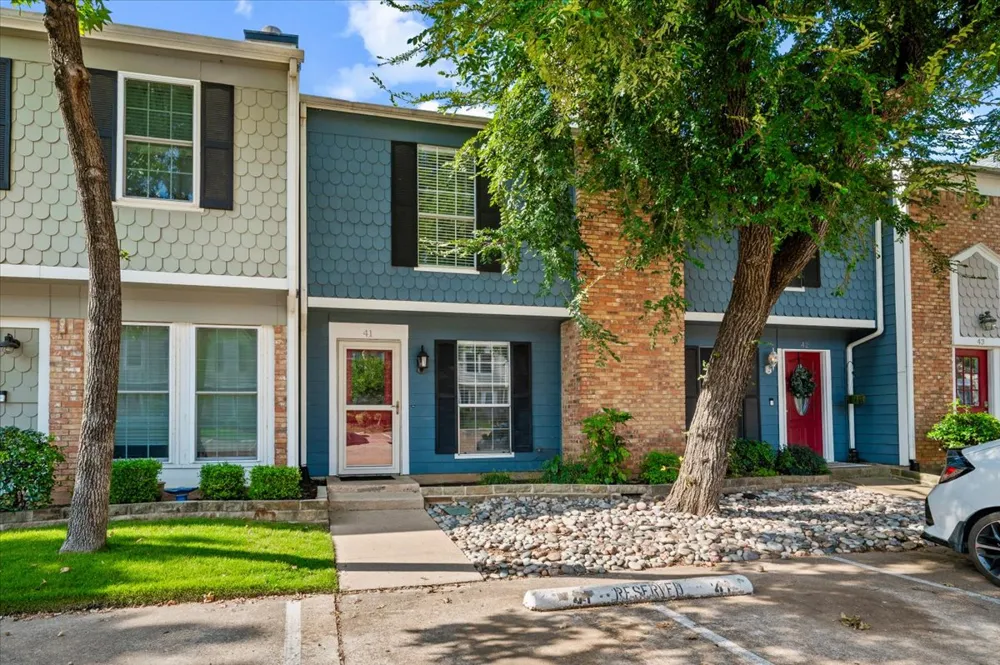41 Abbey Road Euless, TX 76039