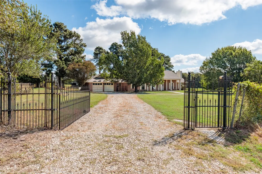 161 County Road 441 Thorndale, TX 76577