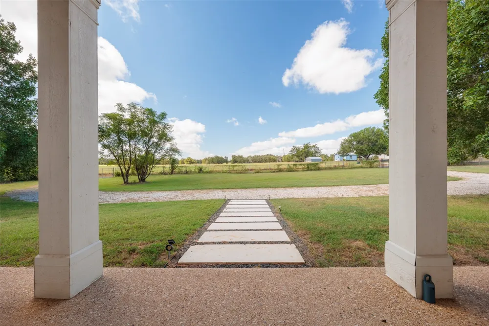161 County Road 441 Thorndale, TX 76577