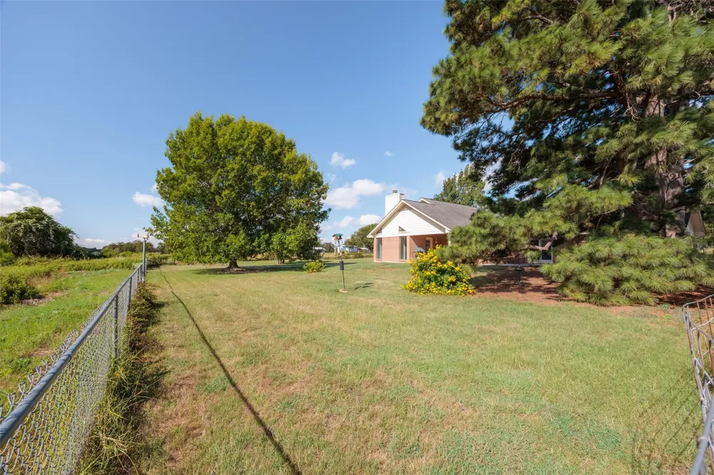 161 County Road 441 Thorndale, TX 76577