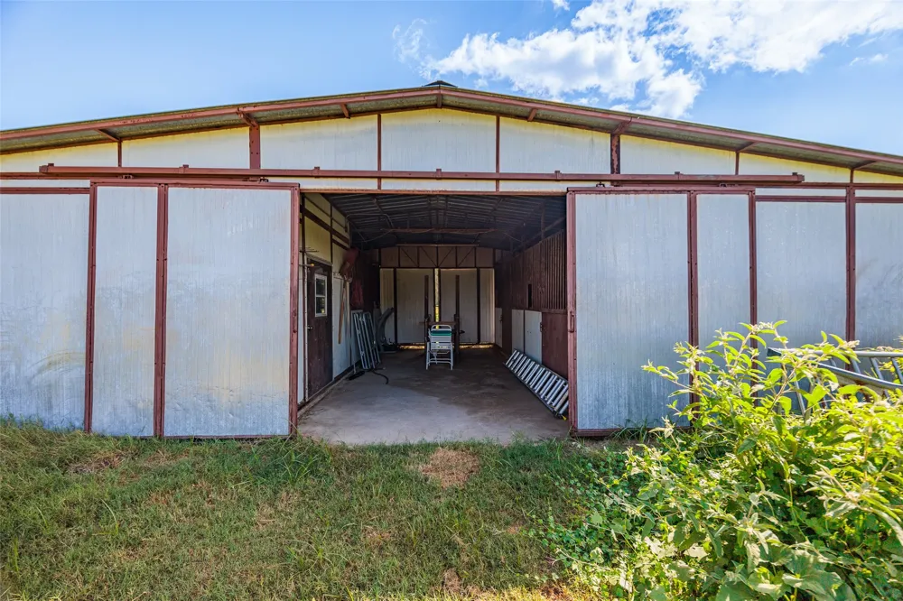 161 County Road 441 Thorndale, TX 76577