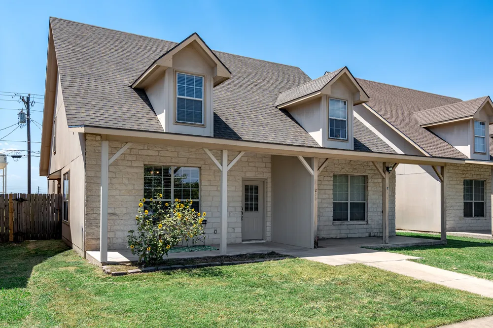 200 Sandstone Drive #E/F Jarrell, TX 76537