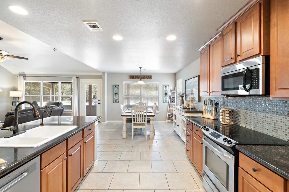 8 Stone Creek Circle Wimberley, TX 78676