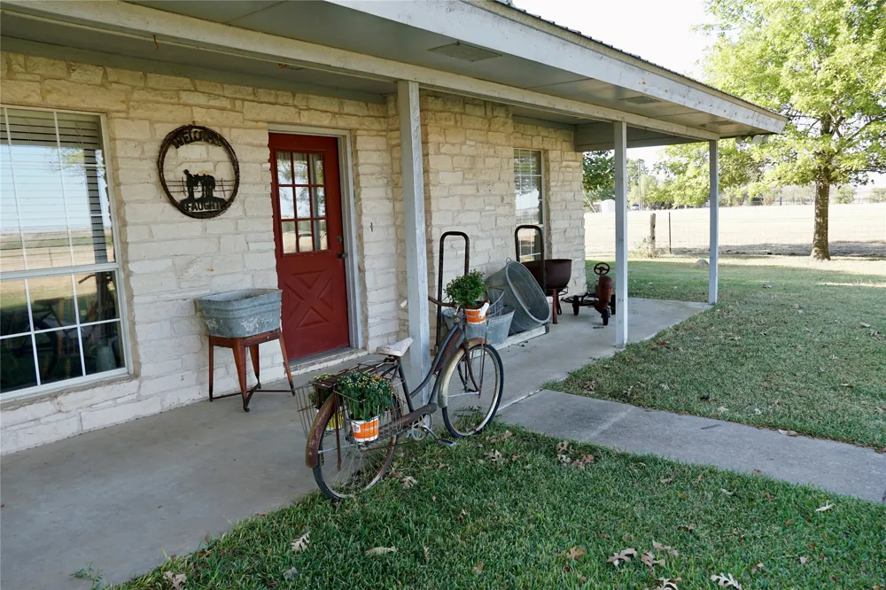 1351 CR 320 Granger, TX 76530