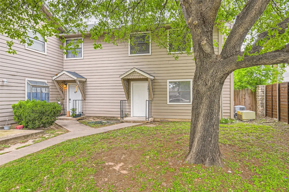 5616 Emerald Forest Drive #121 Austin, TX 78745