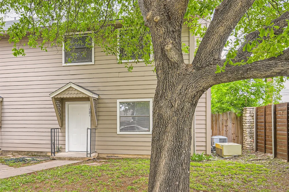 5616 Emerald Forest Drive #121 Austin, TX 78745