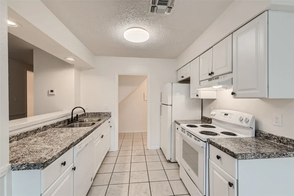 5616 Emerald Forest Drive #121 Austin, TX 78745