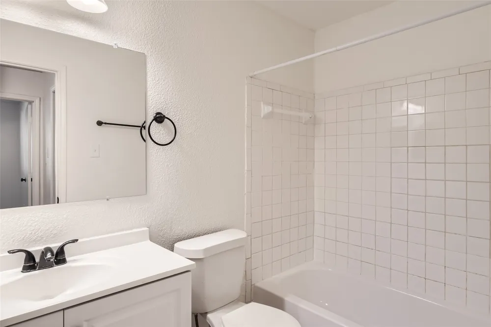 5616 Emerald Forest Drive #121 Austin, TX 78745