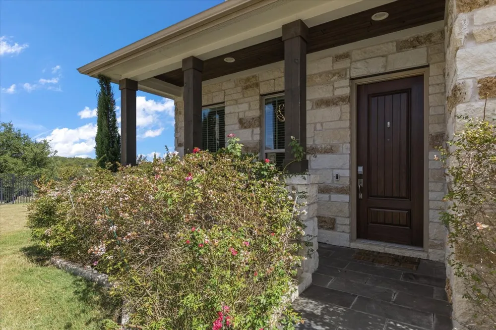 266 Village Oak Drive Austin, TX 78737
