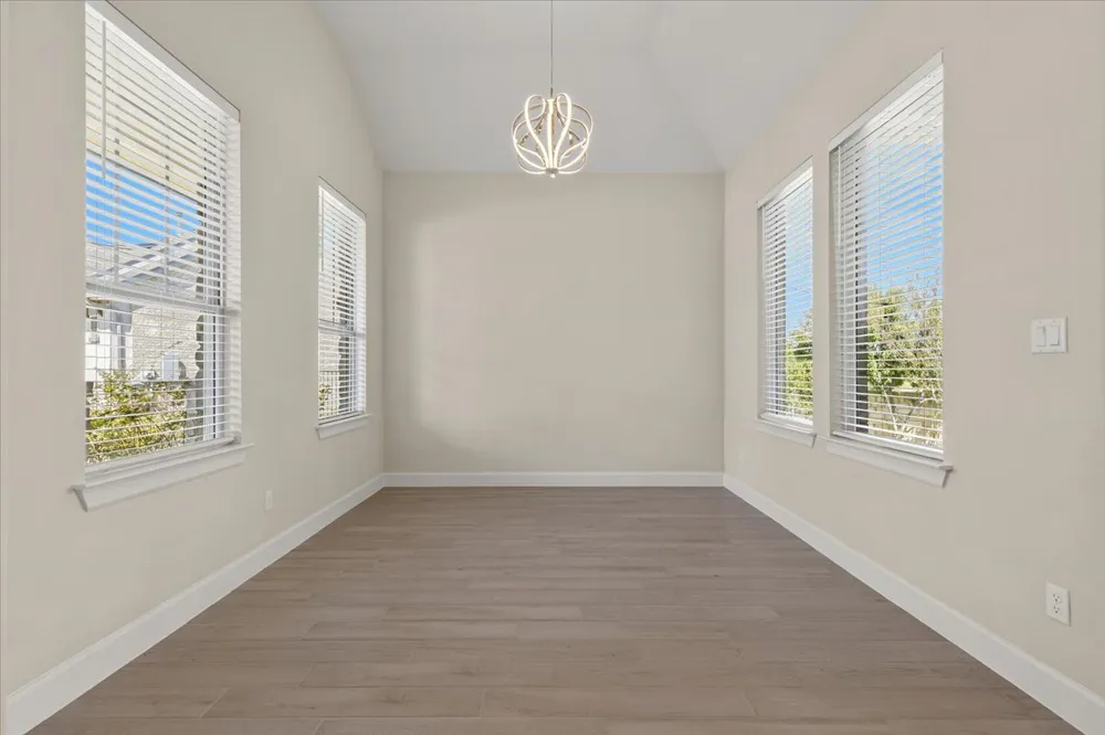 266 Village Oak Drive Austin, TX 78737
