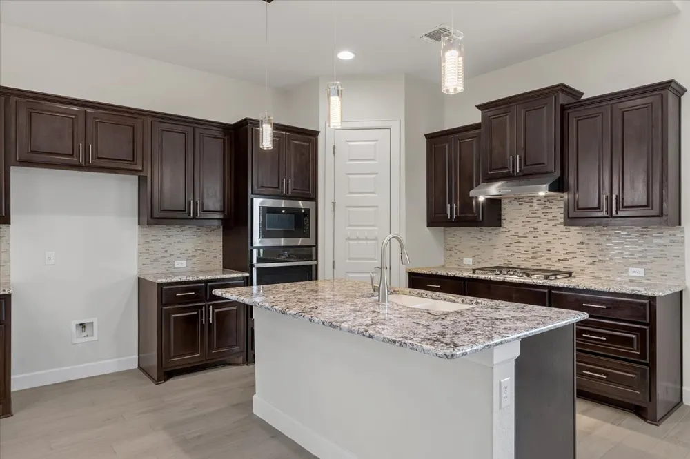 266 Village Oak Drive Austin, TX 78737