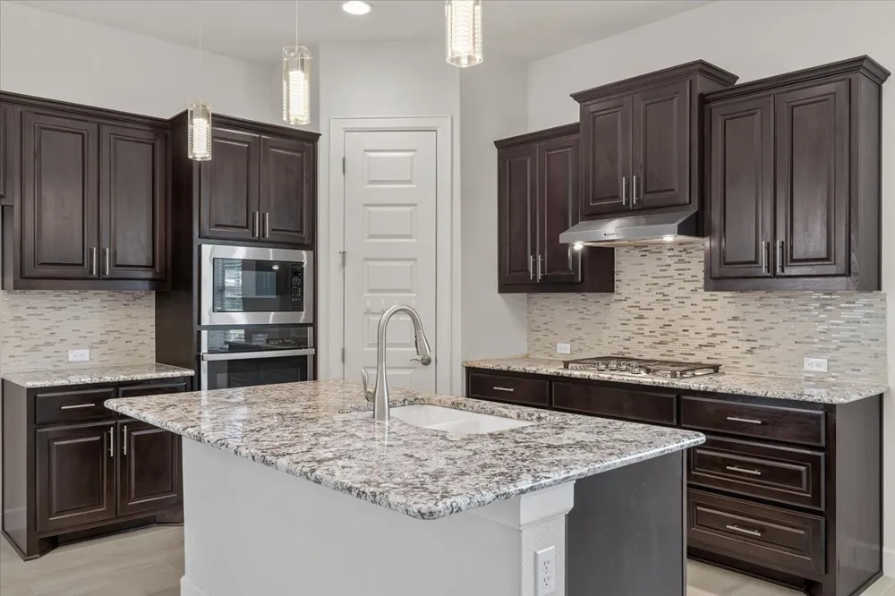 266 Village Oak Drive Austin, TX 78737
