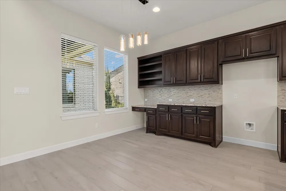 266 Village Oak Drive Austin, TX 78737