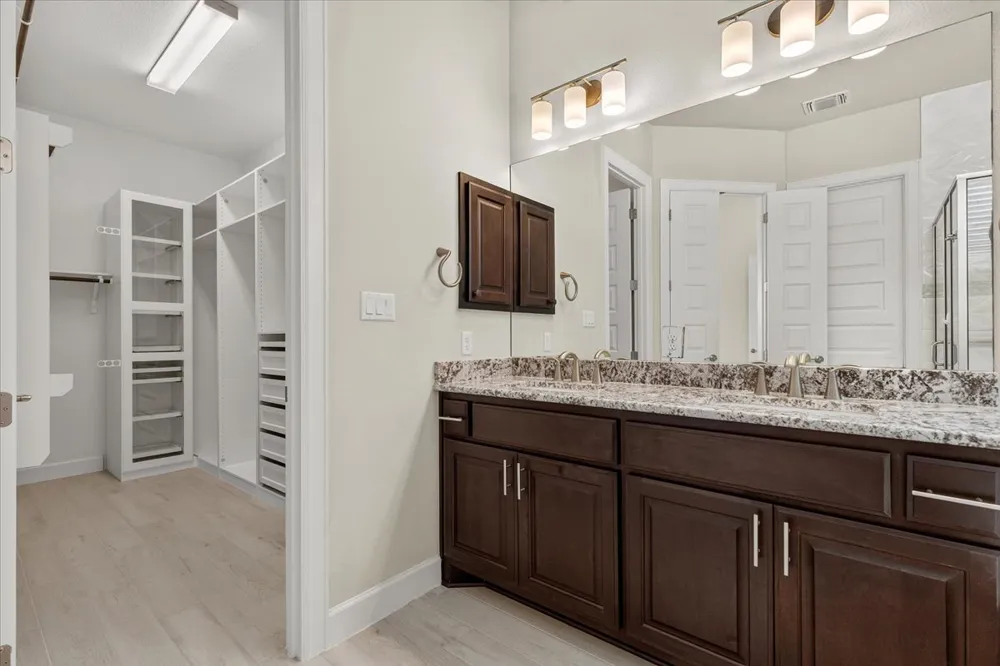 266 Village Oak Drive Austin, TX 78737