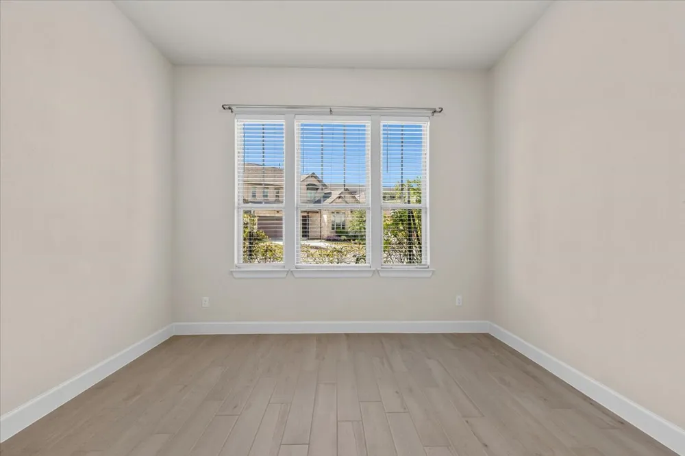 266 Village Oak Drive Austin, TX 78737