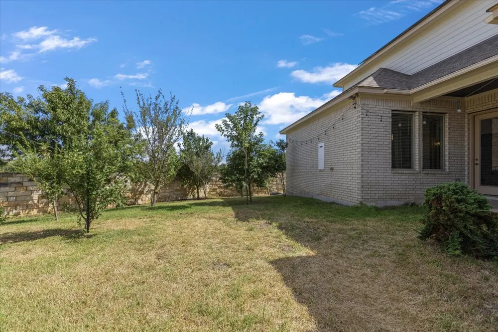 266 Village Oak Drive Austin, TX 78737