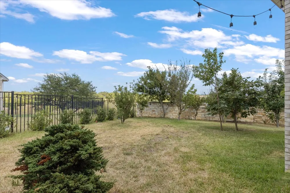 266 Village Oak Drive Austin, TX 78737