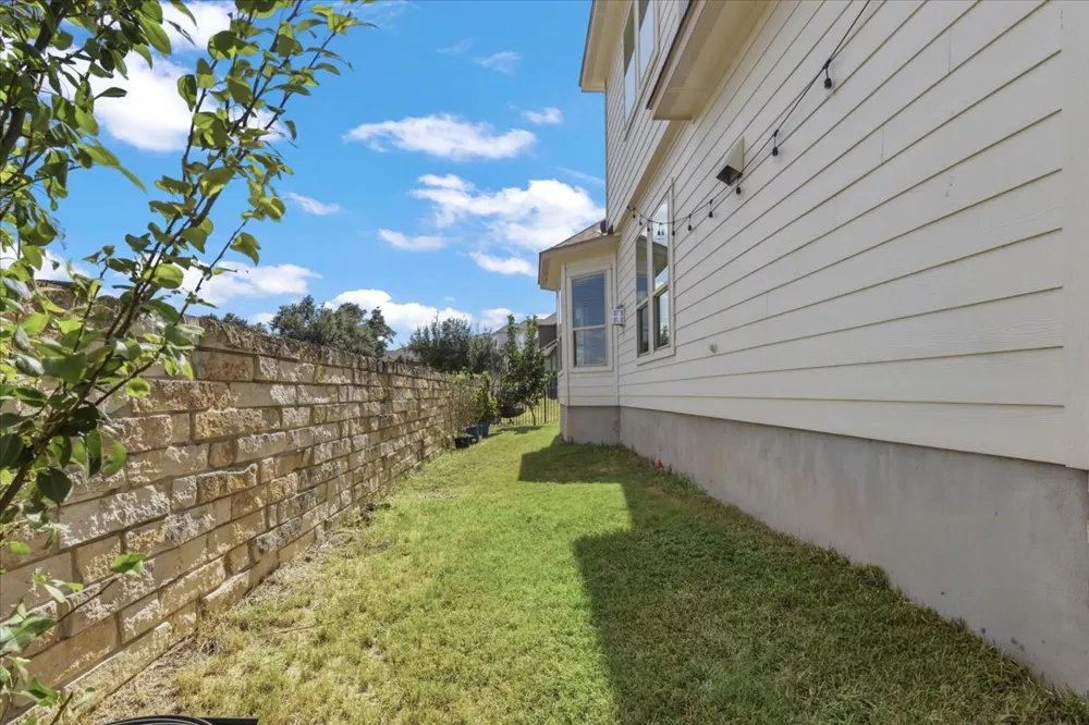 266 Village Oak Drive Austin, TX 78737