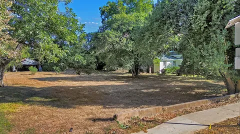 1247 W San Antonio Street