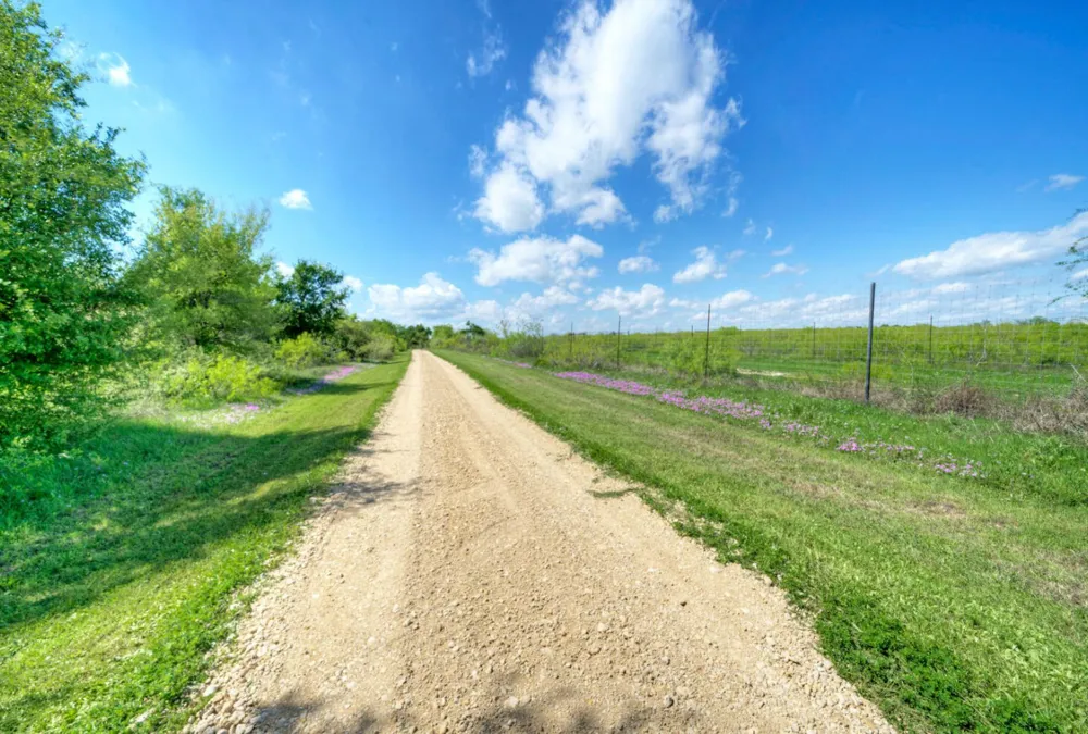 4201 County Road 463 Elgin, TX 78621