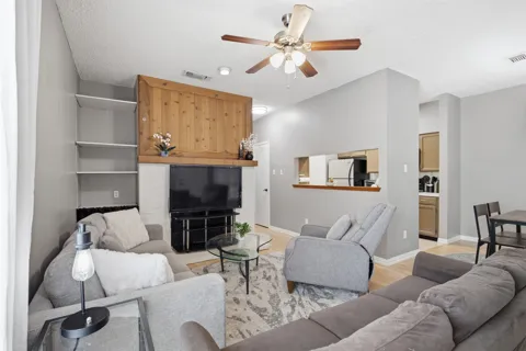 908 Poplar Street #206
