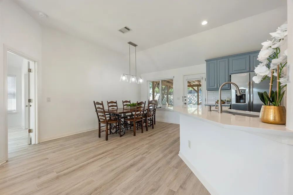 10114 Janet Loop Dripping Springs, TX 78620