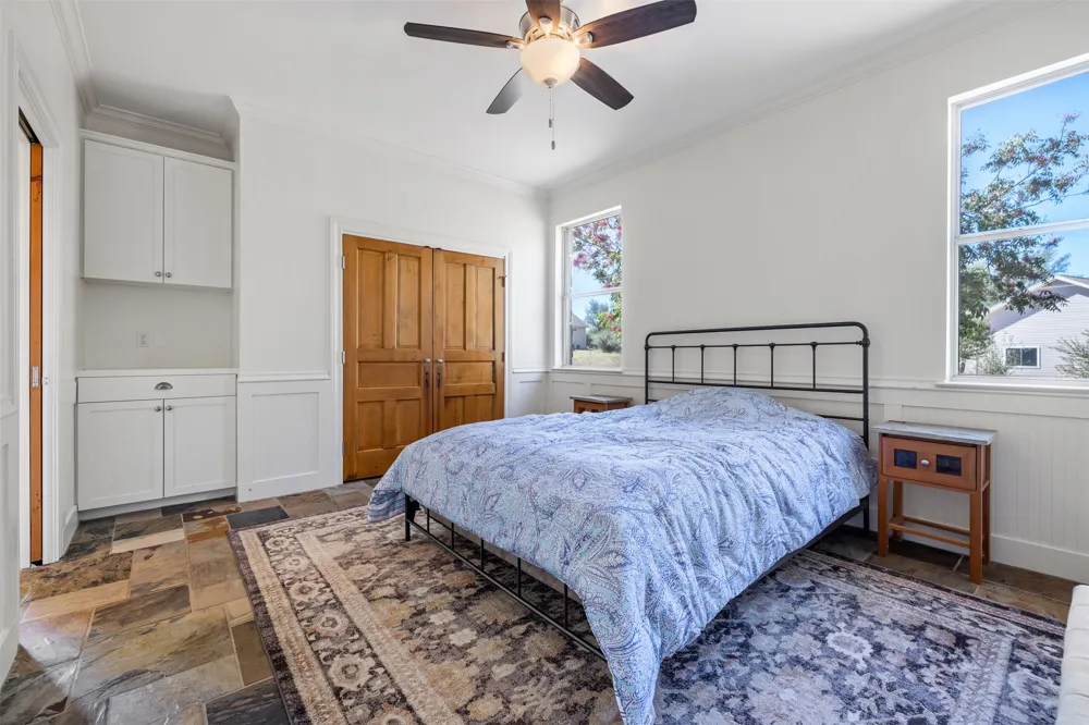 702 E Summit Drive Spicewood, TX 78669