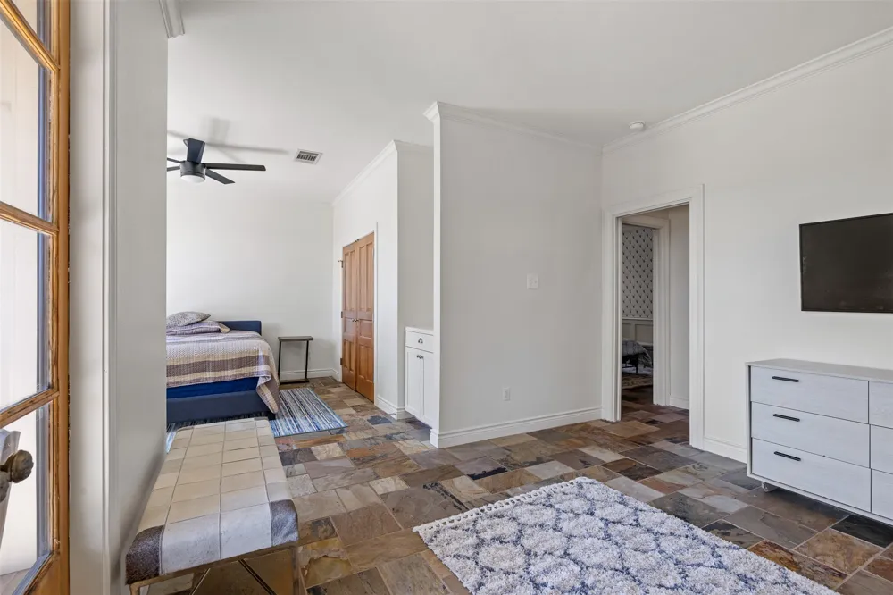 702 E Summit Drive Spicewood, TX 78669