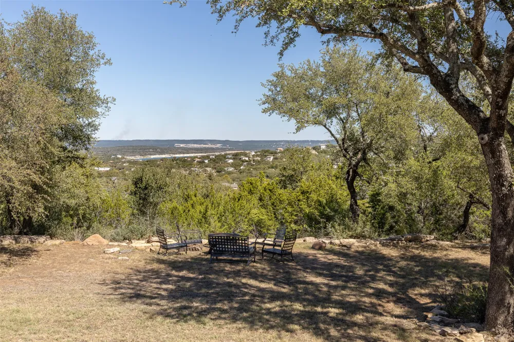 702 E Summit Drive Spicewood, TX 78669