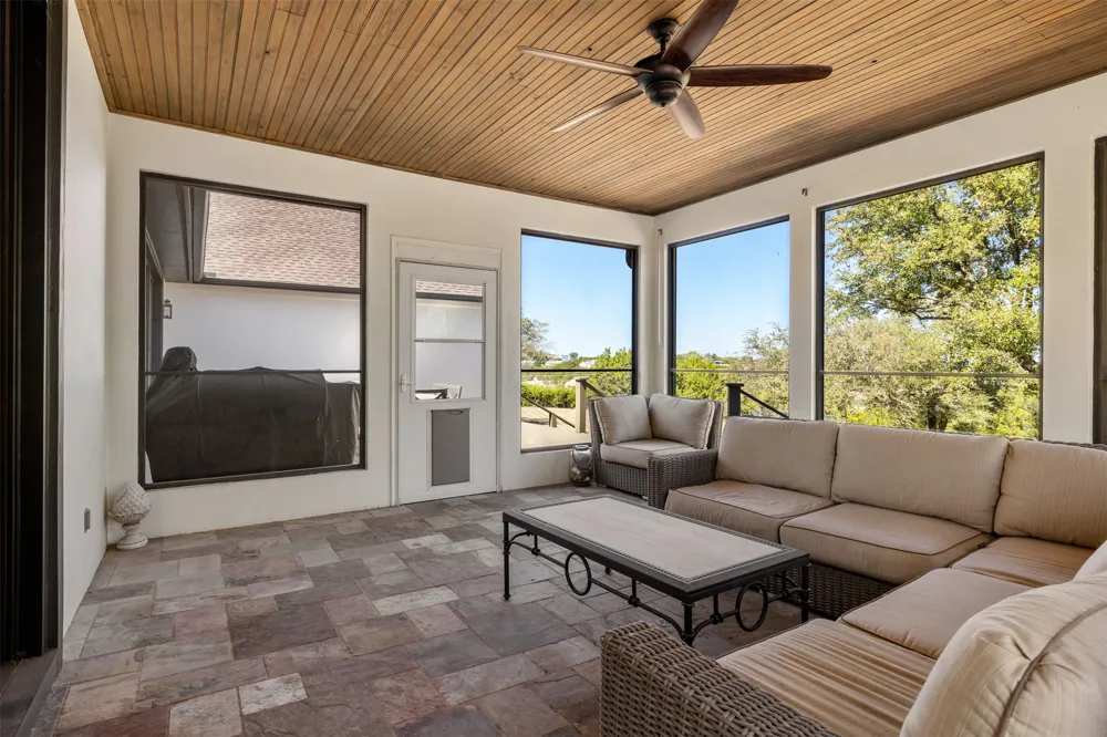 702 E Summit Drive Spicewood, TX 78669