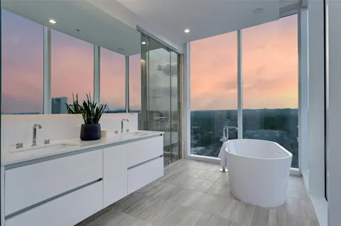 313 W 17th Street #2304