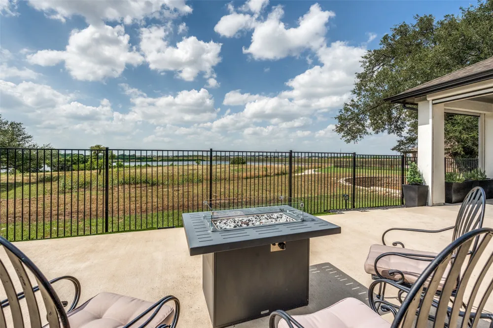 409 Gridiron Cove Leander, TX 78641