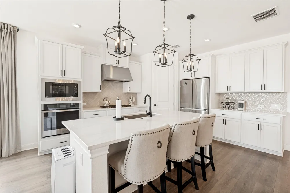409 Gridiron Cove Leander, TX 78641