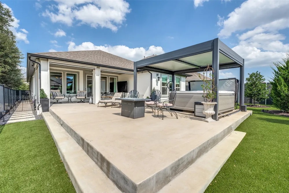409 Gridiron Cove Leander, TX 78641