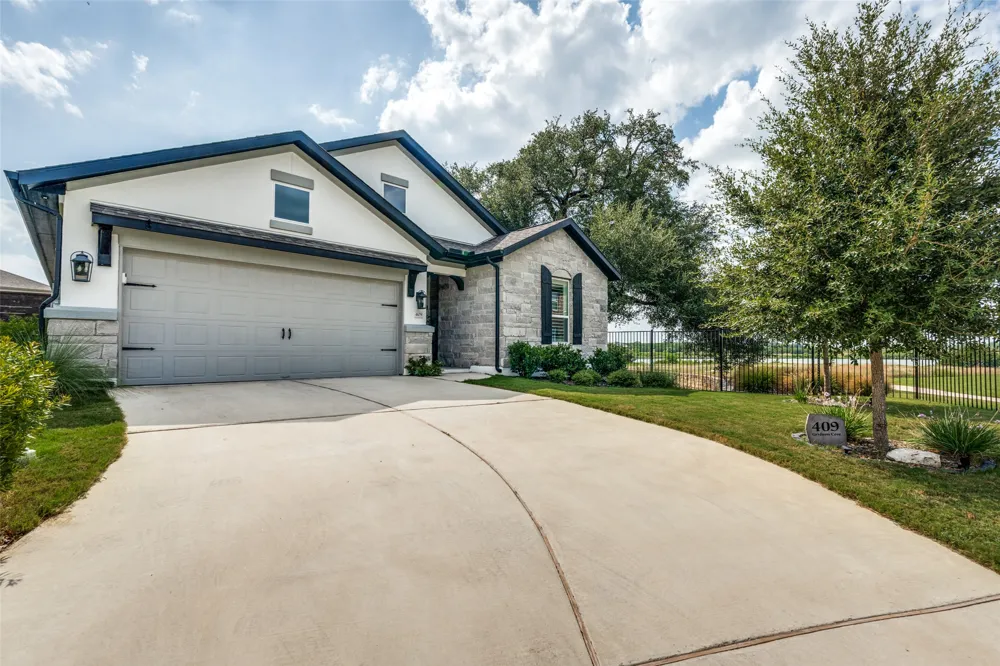 409 Gridiron Cove Leander, TX 78641