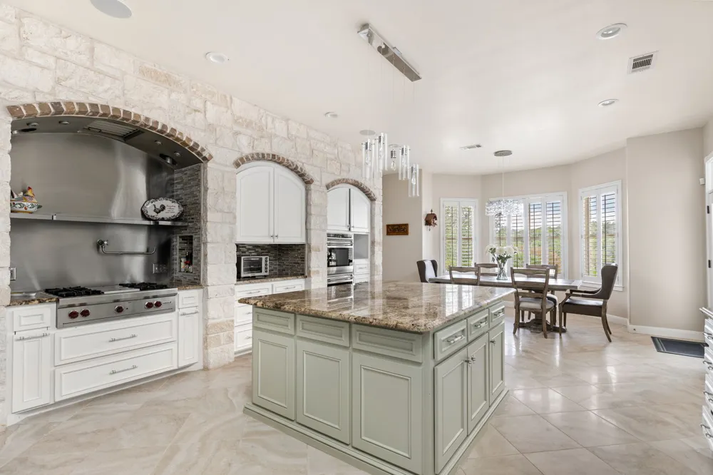 805 Brooks Hollow Road Lakeway, TX 78734