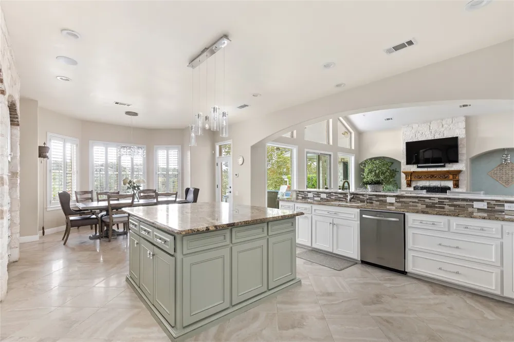 805 Brooks Hollow Road Lakeway, TX 78734