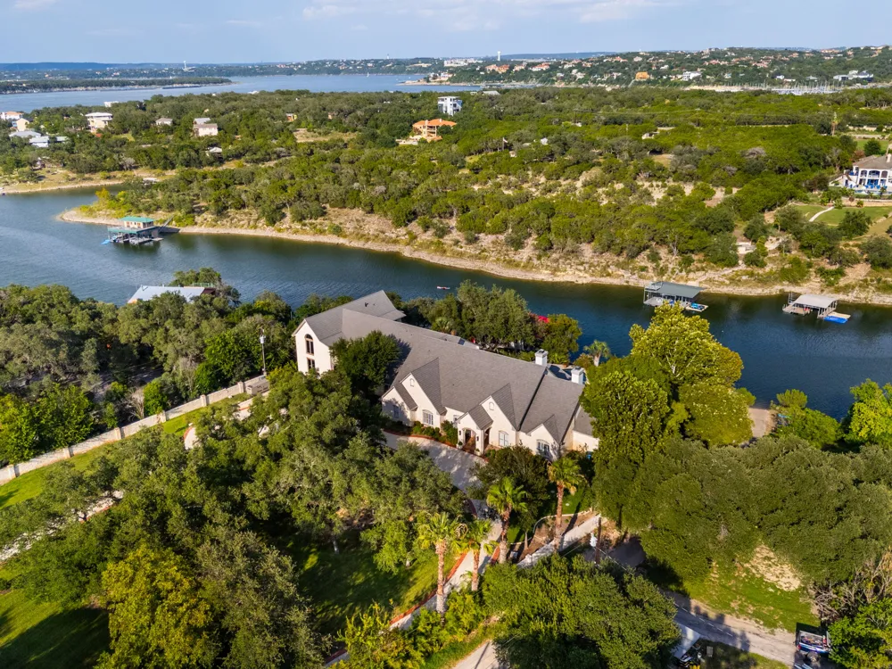 805 Brooks Hollow Road Lakeway, TX 78734