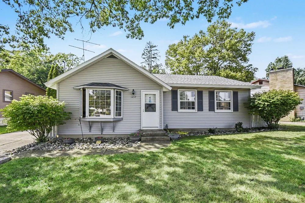 1457 Laughlin Drive NW Grand Rapids, MI 49504