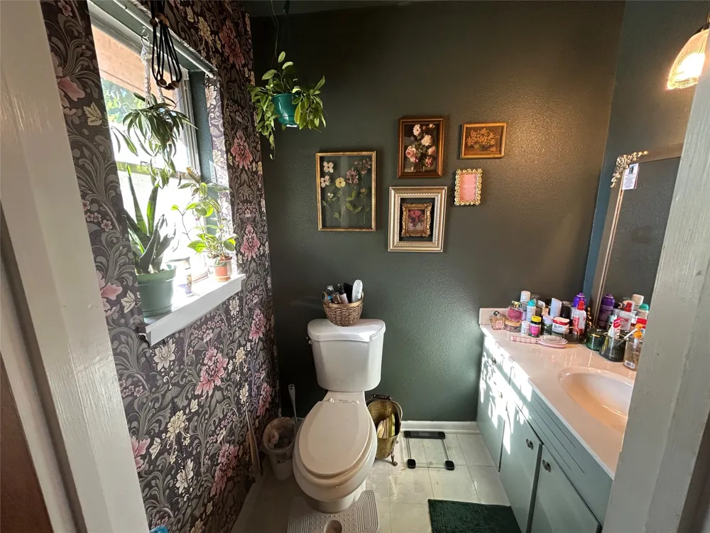 817 Harris Street Giddings, TX 78942