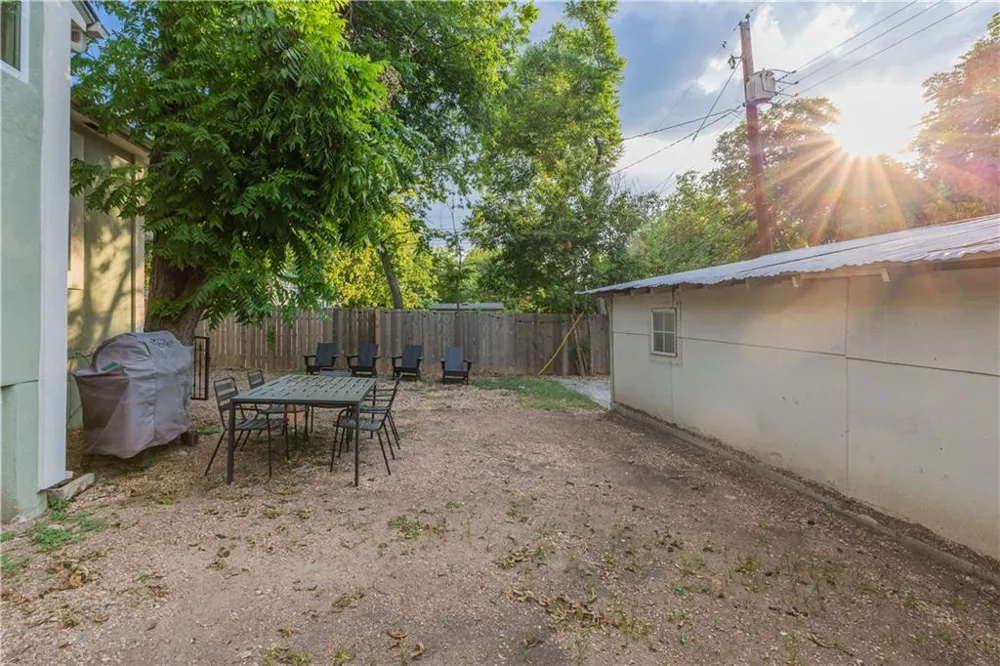 2952 Higgins Street Austin, TX 78722