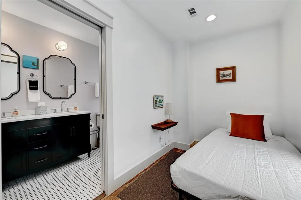 2952 Higgins Street Austin, TX 78722