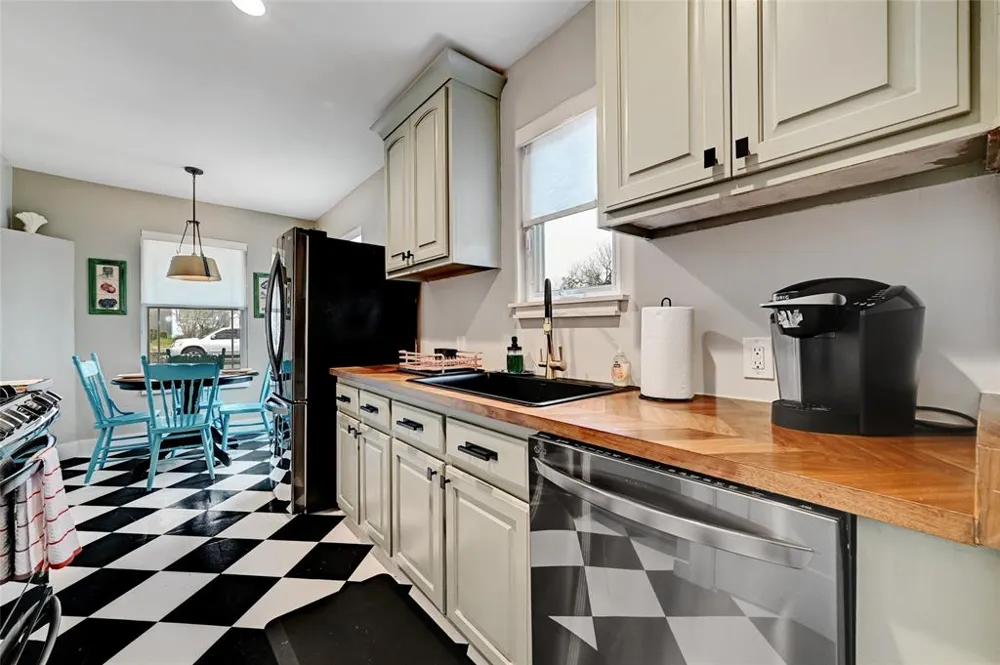 2952 Higgins Street Austin, TX 78722